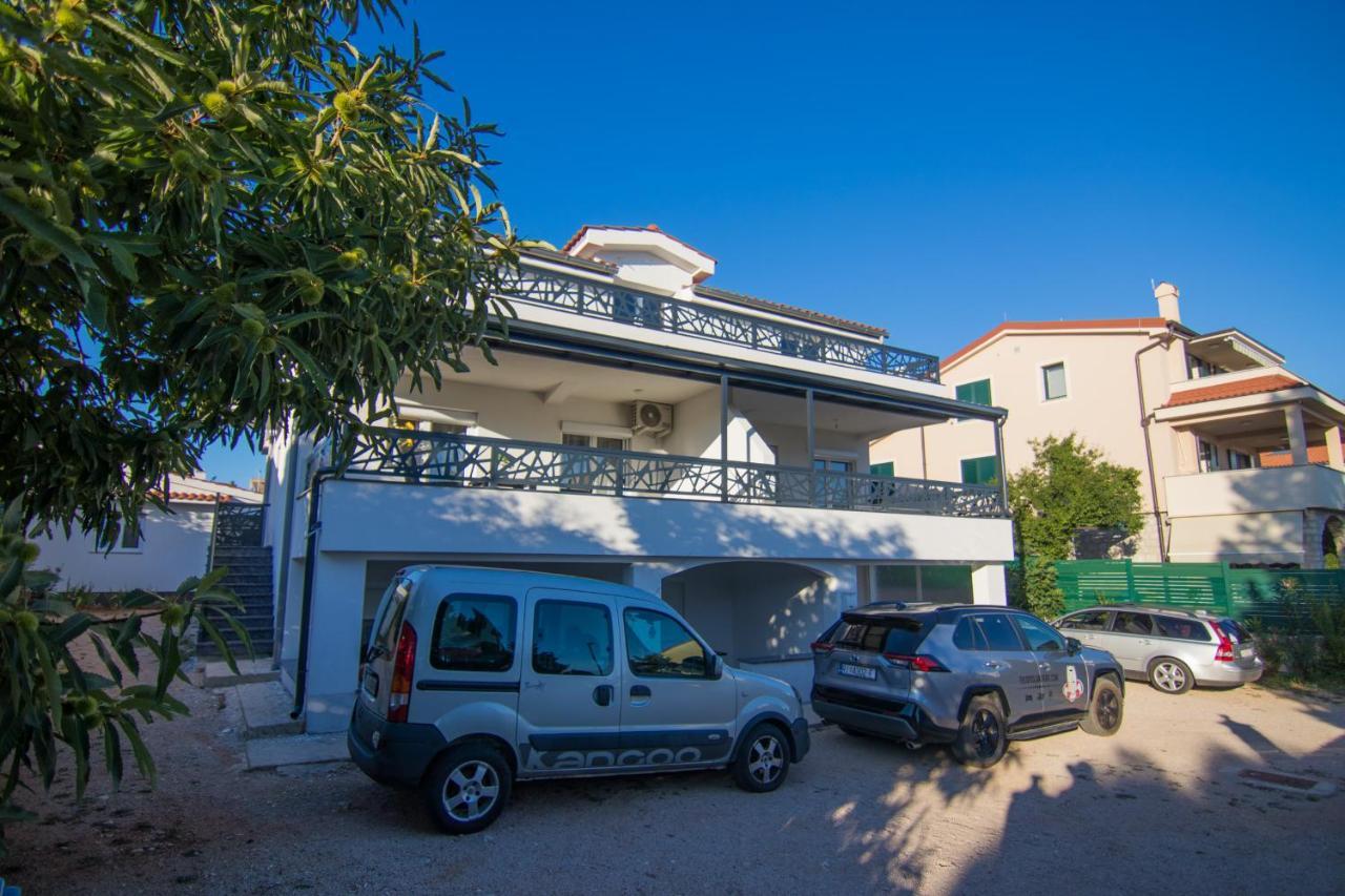 Apartments Flowers Krk Town Buitenkant foto